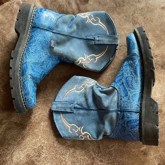 Justin Women's Blue Round Toe Cowgirl Boots. Good Condition. Size 8B. - Picture 2 of 16